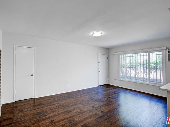 5th image of 8854 W Alcott St #1