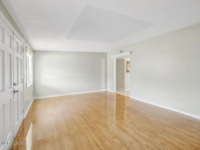 3223 Victoria Park Rd — Photo 9