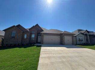 2204 Salmon St, Pea Ridge, AR 72751