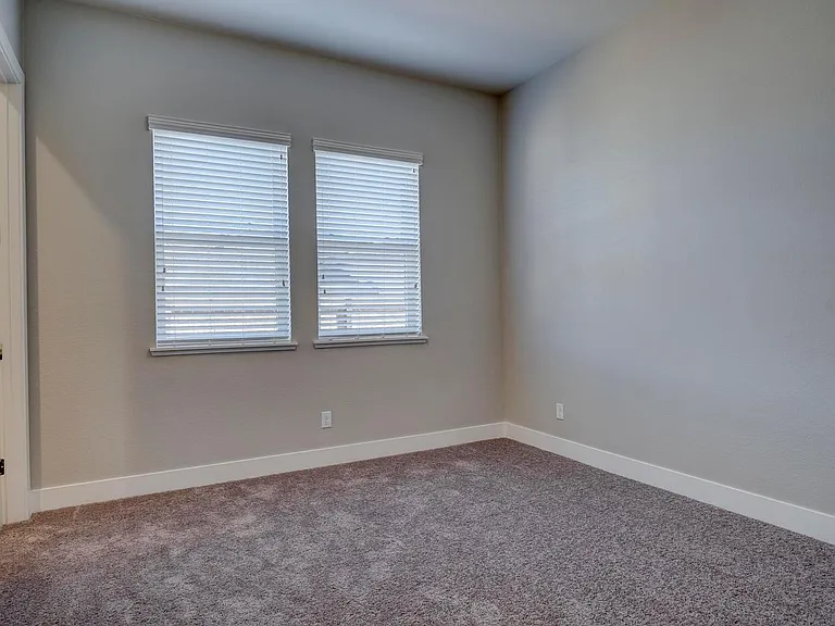 924 Solarium Dr — Photo 30