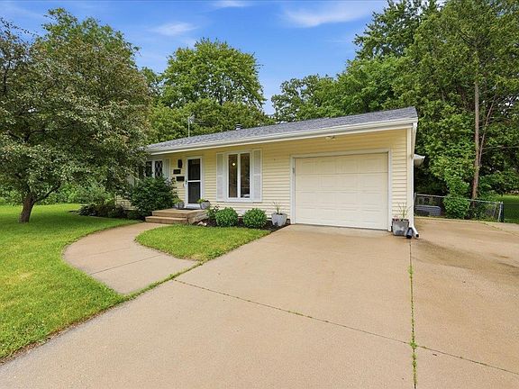 4th image of 409 Topaz Ln
