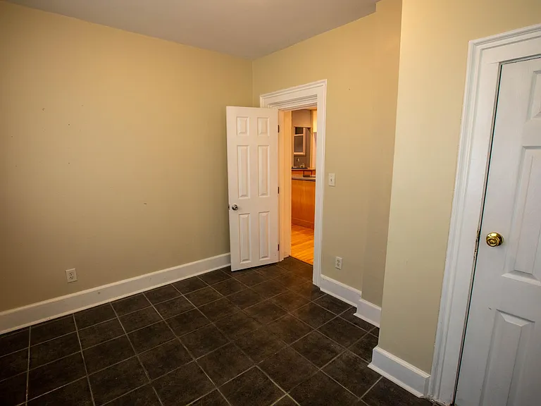 335 N 6th St #1 — Photo 34