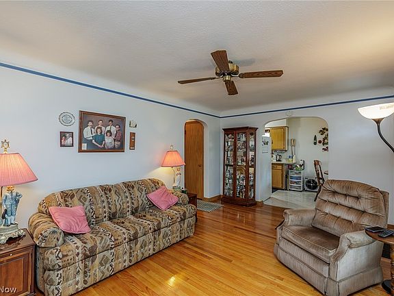 2nd image of 9114 Pinegrove Ave
