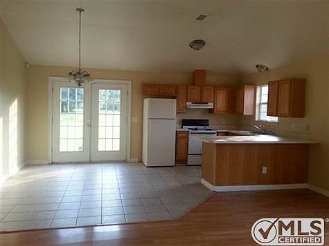 2nd image of 820 Arlington Cir