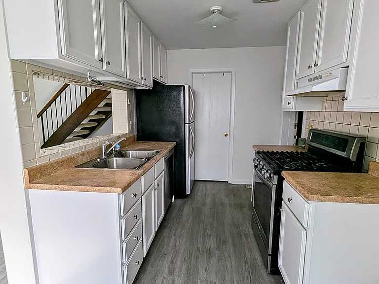 233 Sunset Ct #233 — Photo 4