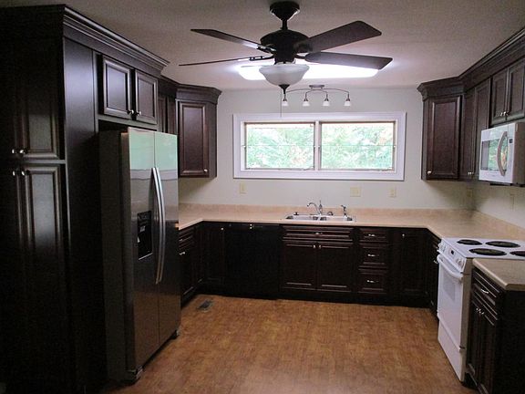 4th image of 204 Parkwood Dr