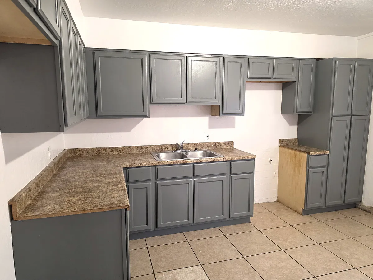 Building Photo - 1812 N 26th Pl #4