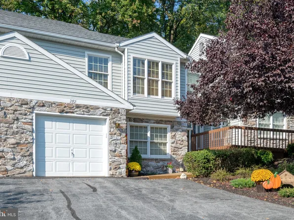 202 Mountainstone Dr, Elizabethtown, PA 17022