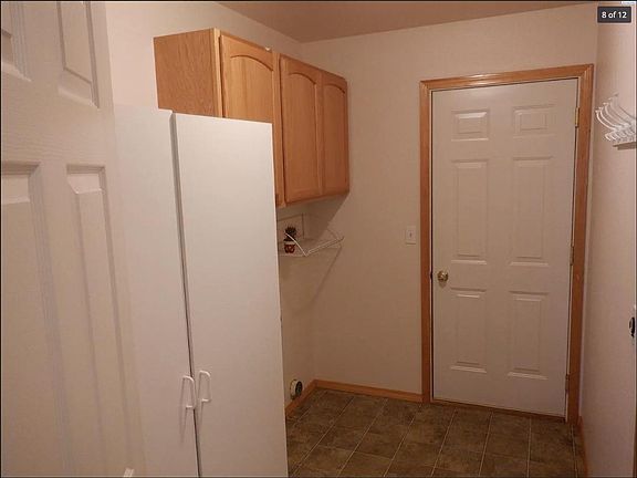 5th image of 1669 Foxglove Ave