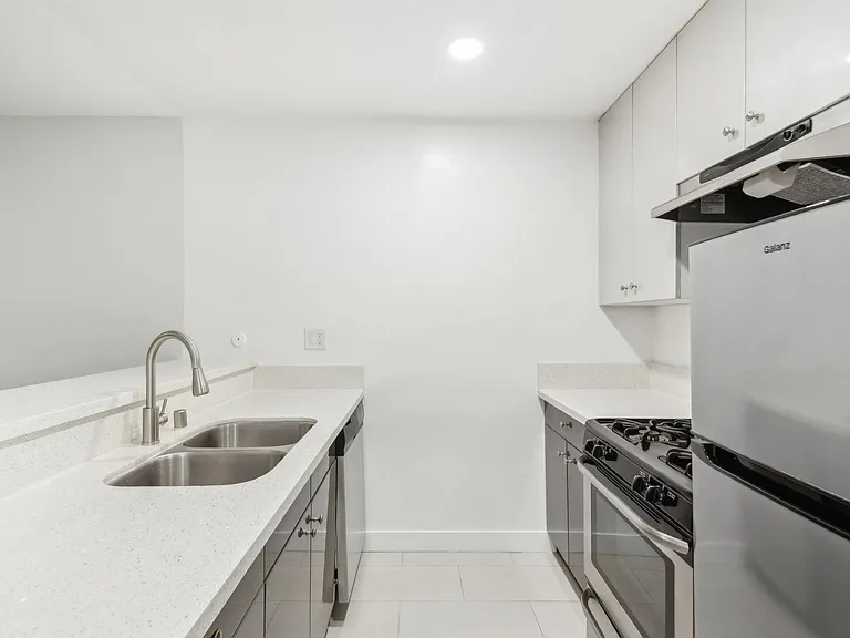 1944 Whitley Ave. — Photo 10