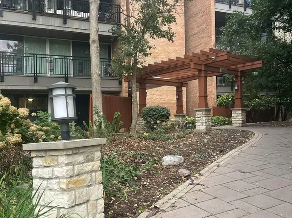 5900 Oakwood Dr APT 1L, Lisle, IL 60532