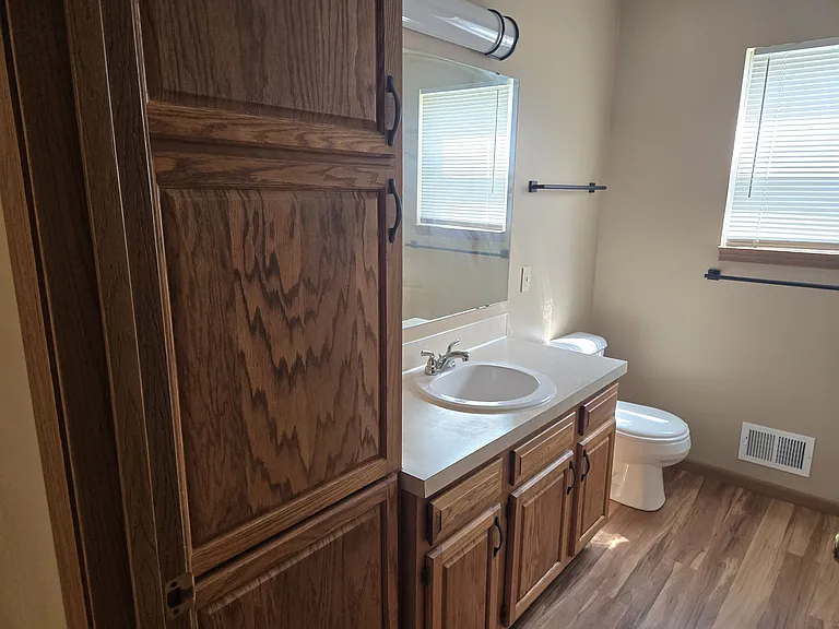 922 Vos St — Photo 7