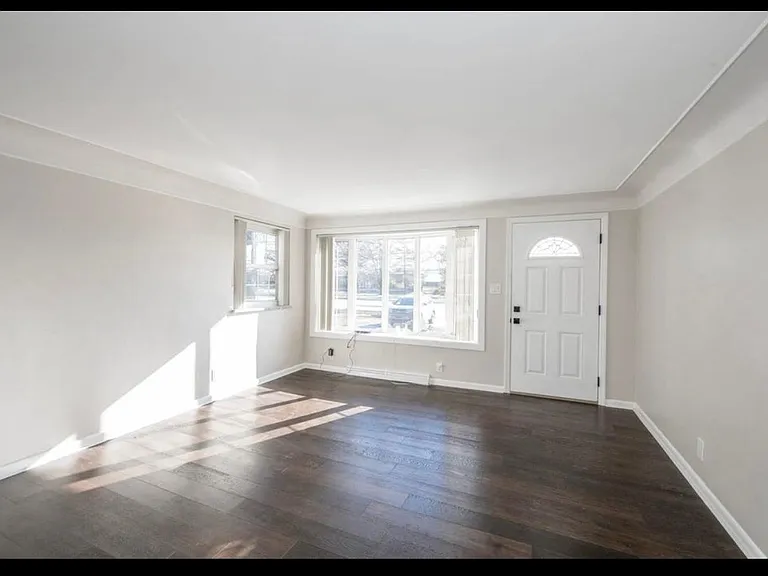 1072 Western Row Rd — Photo 3