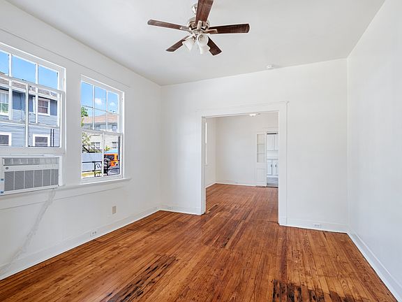 3rd image of 2841 Pine St #2841