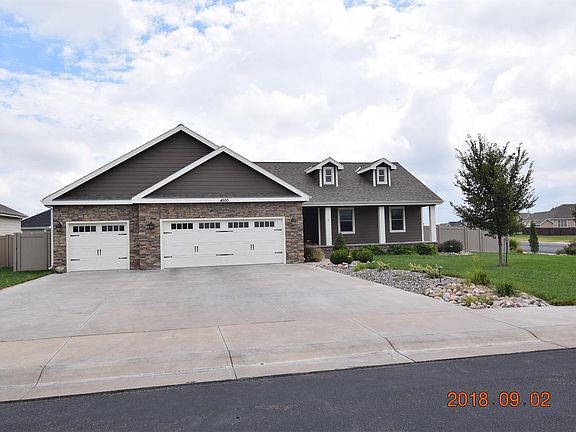 3rd image of 4500 Vista Dr