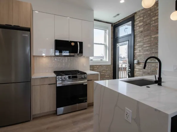 1035 W Byron St APT 1, Chicago, IL 60613