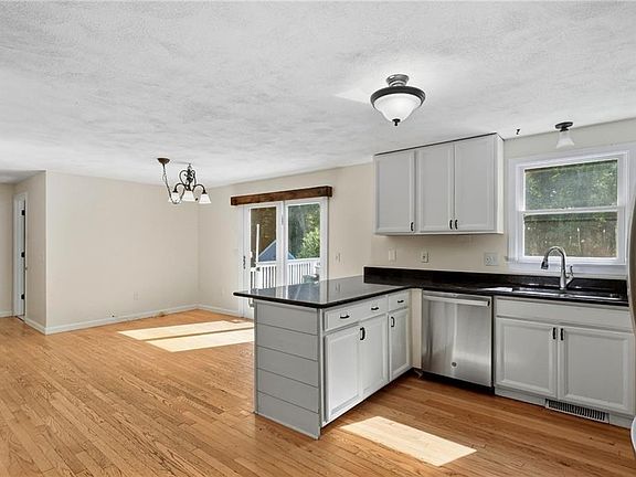 4th image of 42 Tiffany Rd