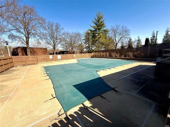 13453 Coliseum Dr APT B, Chesterfield, MO 63017