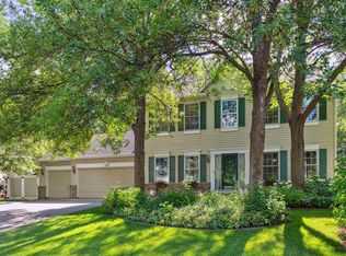 801 Lake Susan Hills Dr, Chanhassen, MN 55317
