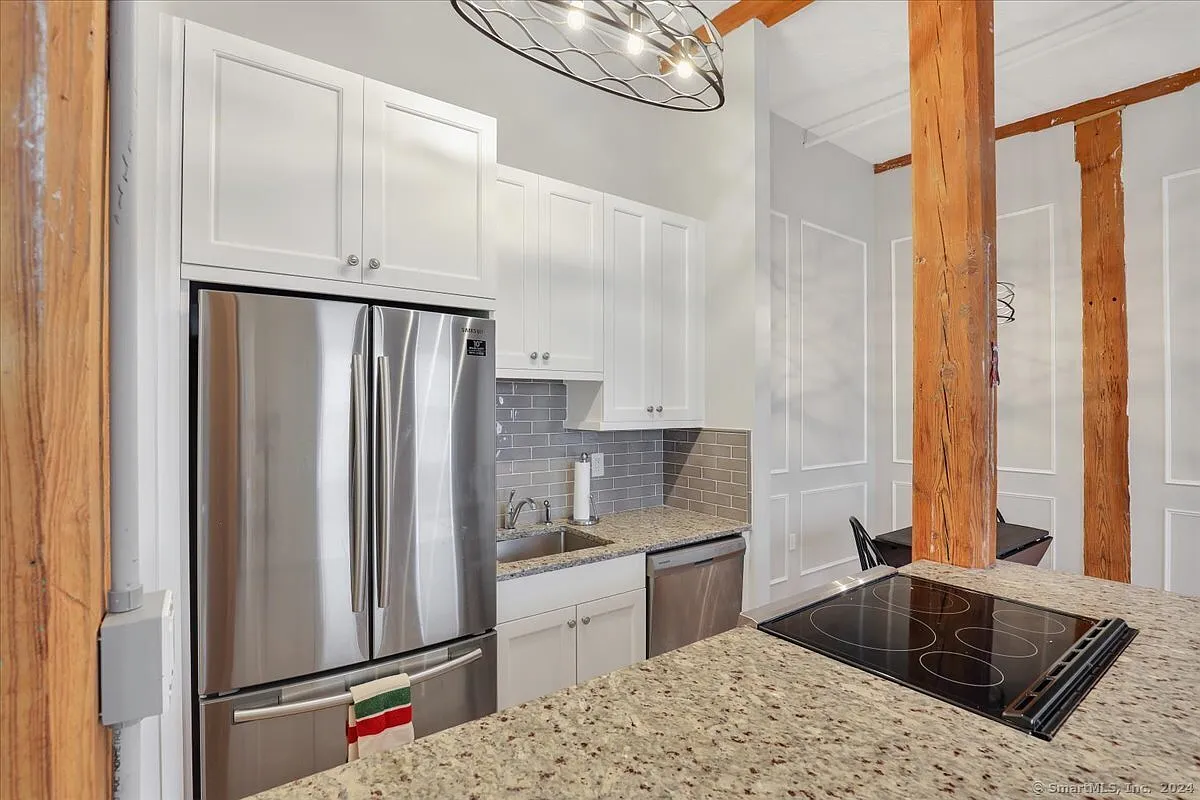 Building Photo - 222 Williams St E #416