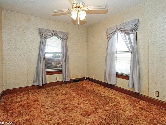 5th image of 818 Oakwood Dr