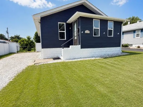 229 W Thomas St, Roxana, IL 62084
