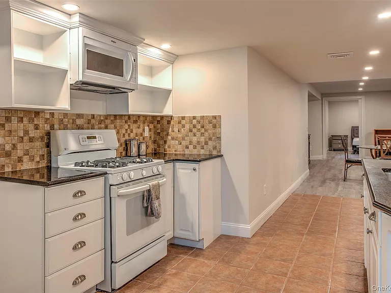 17 Cobbler Ln — Photo 2