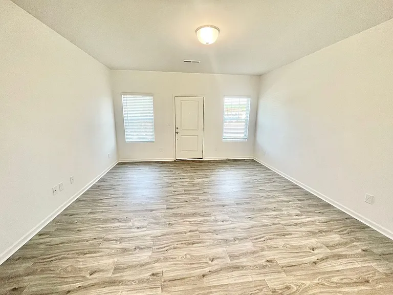 1351 Darlington Dr — Photo 16