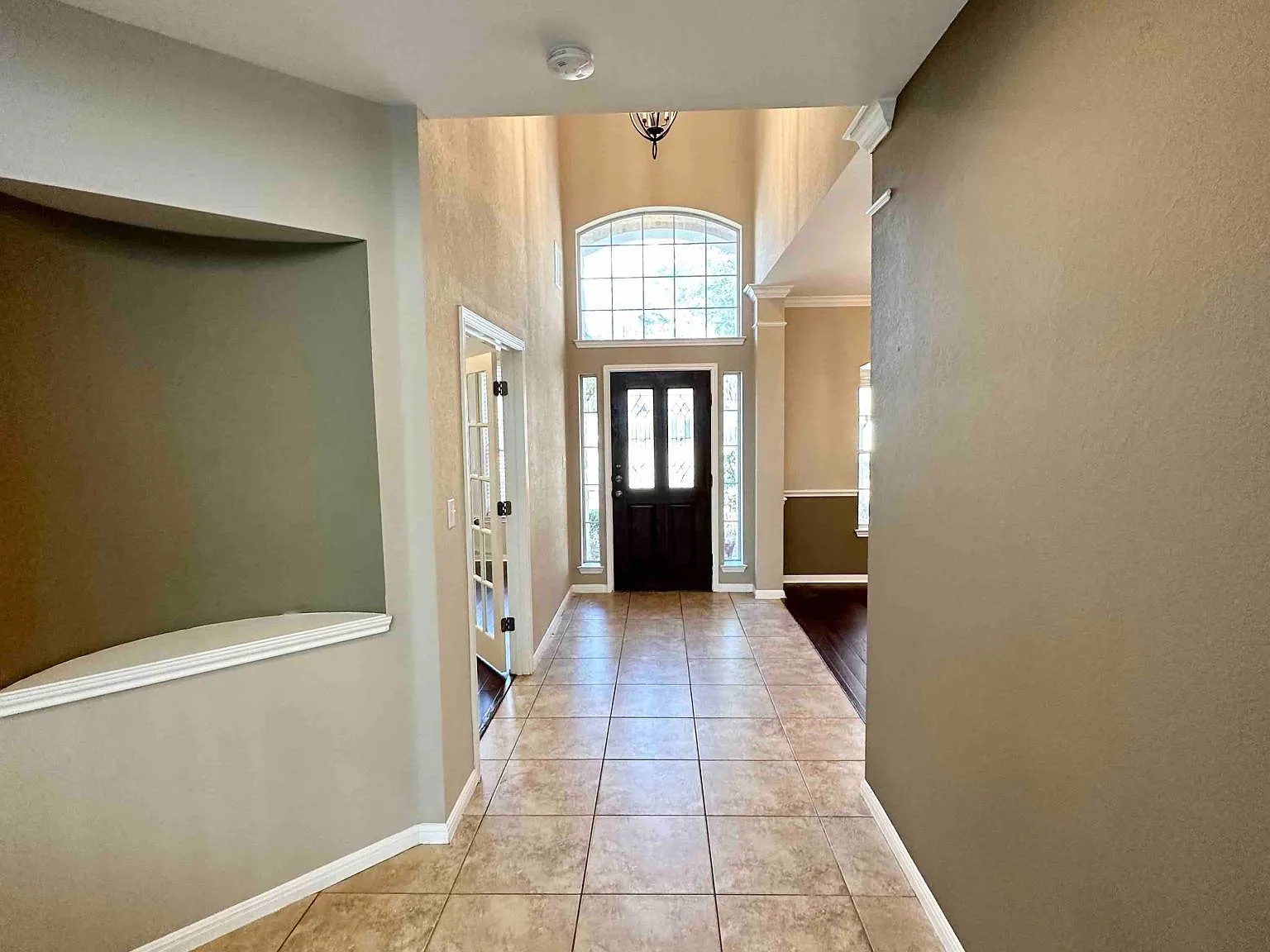 5 bed, 3.5 bath, 3451 sqft, $3,099 — Photo 2