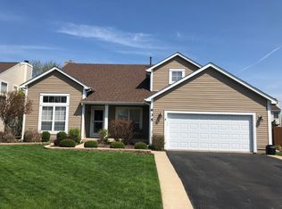 635 Larch Dr, Carol Stream, IL