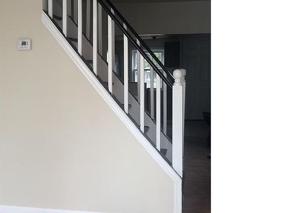 2nd image of 4952 Wellington St