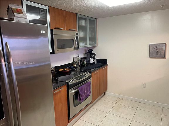 3rd image of 1800 N Bayshore Dr APT 2102
