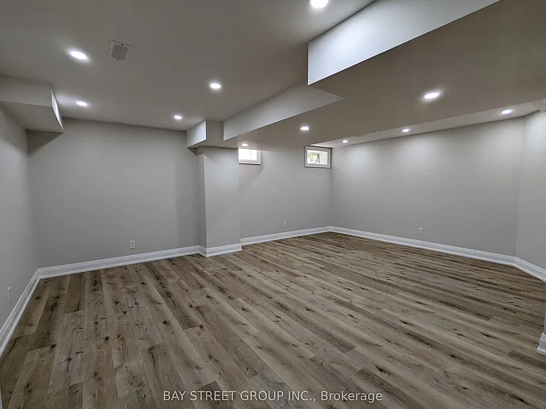 80 Brock Ave — Photo 16