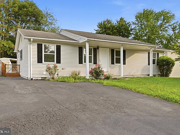 2nd image of 303 Hackberry Dr