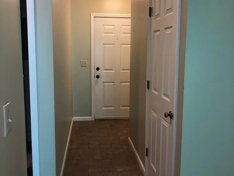 402 Windswept Dr — Photo 2