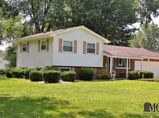 1301 Burrwood St, Temperance, MI 48182