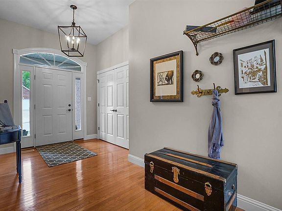 3rd image of 212 Walnut St
