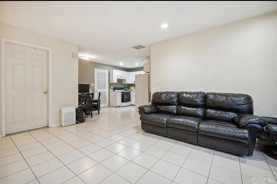 2 bed, 1156 sqft, $2,650 — Photo 3