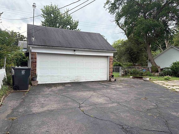 5th image of 1107 Welch Blvd
