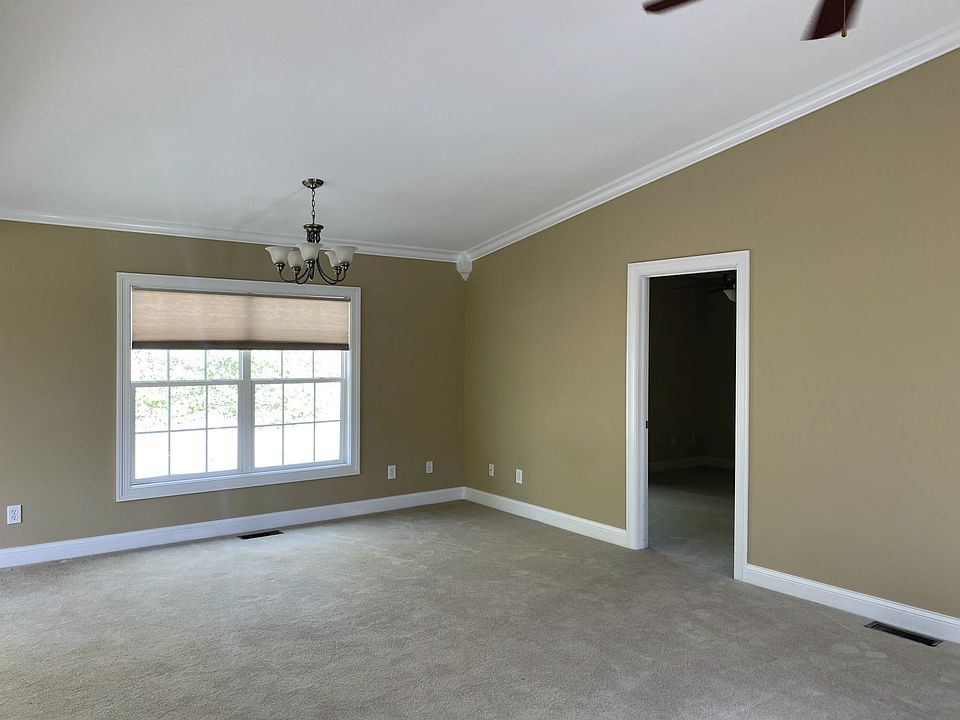 2nd image of 136 Linden Ln