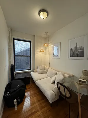 Rented by Current Real Estate Advisors | media 11