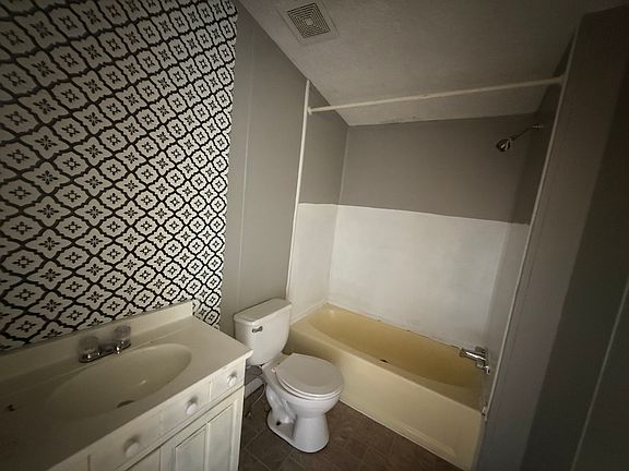5th image of 220 Thor Ln