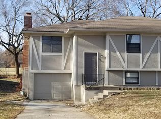 8902 Haskins St, Lenexa, KS 66215