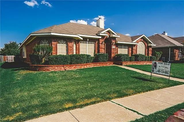1st image of 2202 Lone Pecan Dr