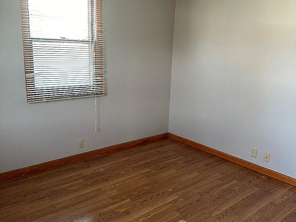 5th image of 711 E 5th St