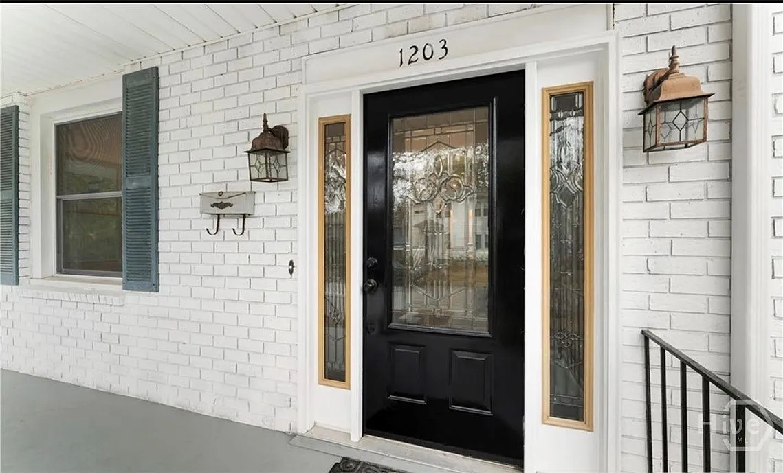 3 bed, 2.0 bath, 1978 sqft, $2,500 — Photo 2