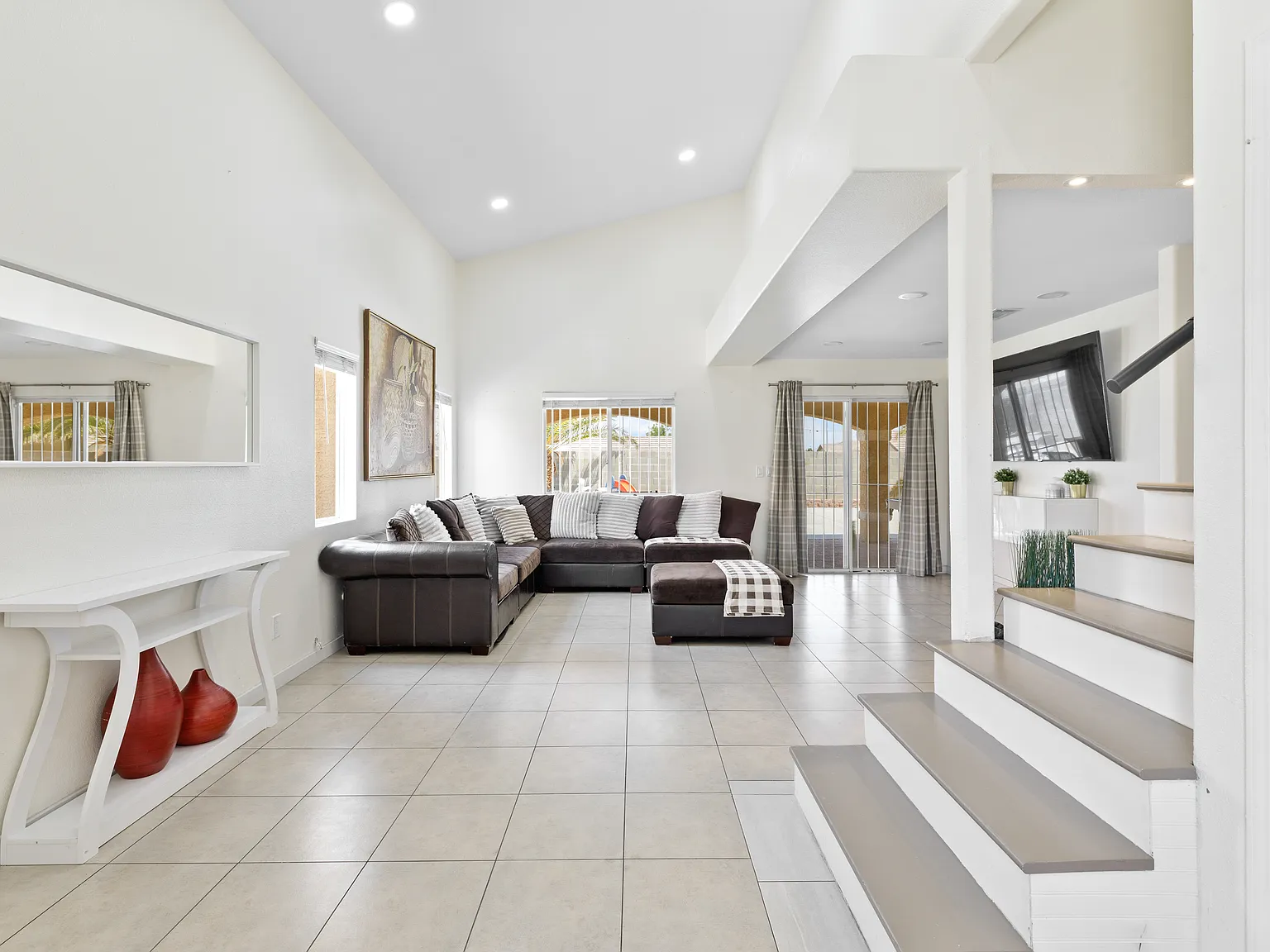 4 bed, 2.5 bath, 1727 sqft, $3,150 — Photo 3