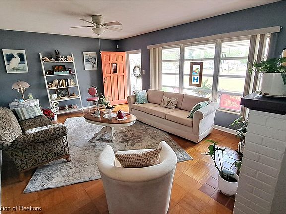 2nd image of 607 N Lake Ave