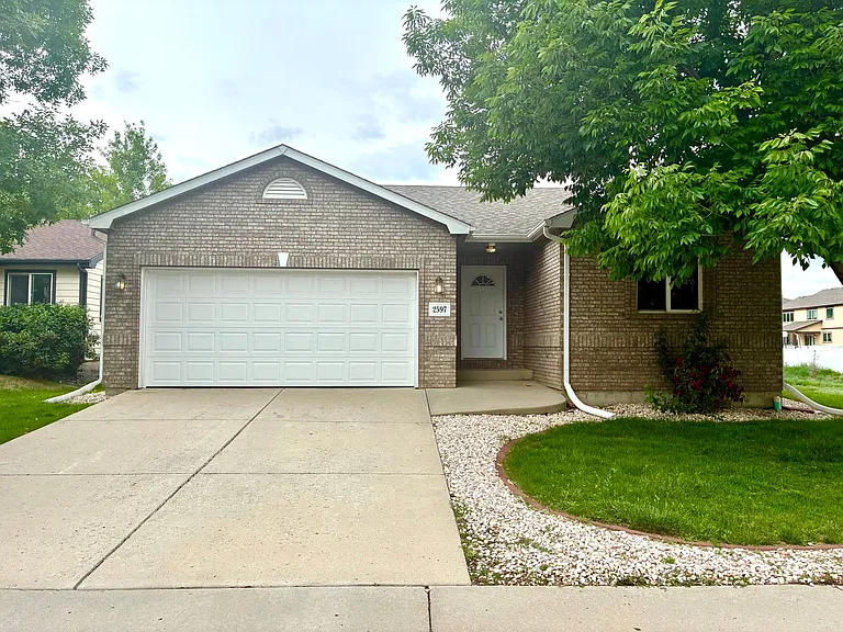 2597 Turquoise St — Photo 1
