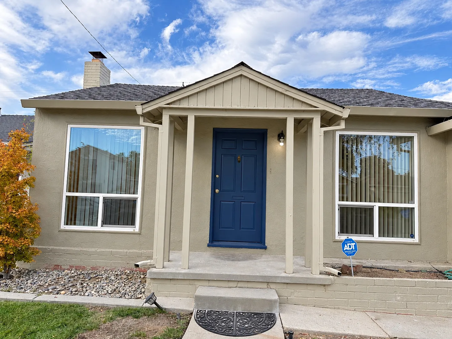 3 bed, 1326 sqft, $4,550 — Photo 1